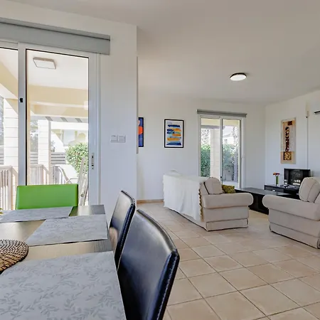 Lynn Chill Out Seaview 아이아 나파