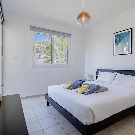 Lynn Chill Out Seaview * איה נאפה