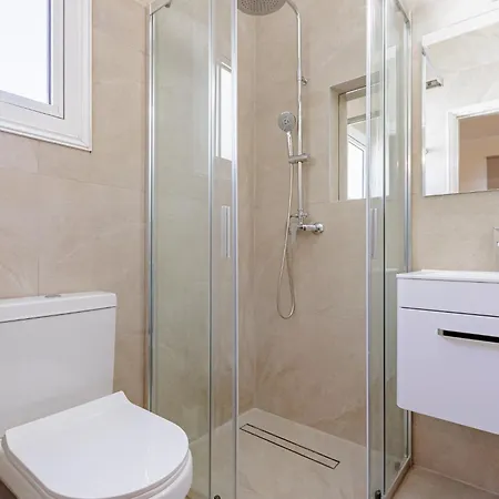 Lynn Chill Out Seaview 아이아 나파