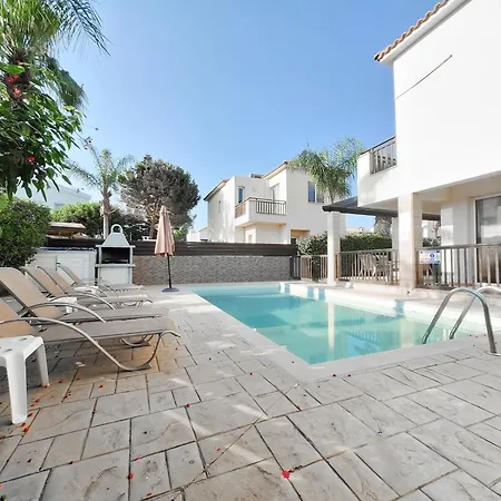 Lynn Chill Out Seaview * איה נאפה