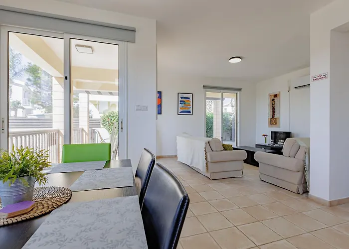 Lynn Chill Out Seaview Αγία Νάπα