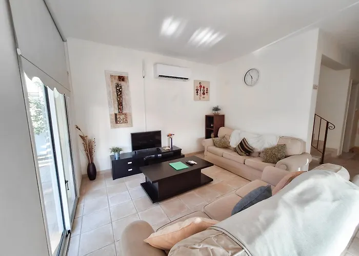 Lynn Chill Out Seaview Αγία Νάπα